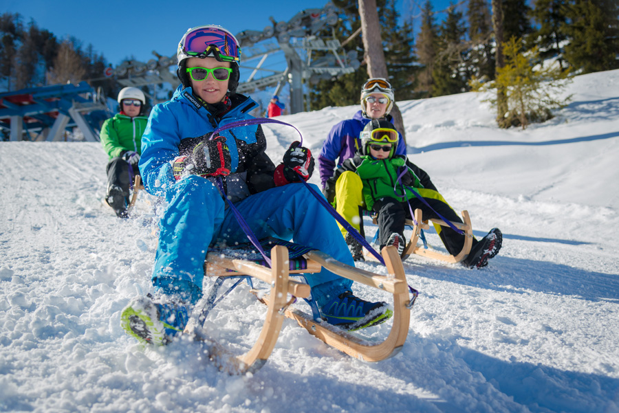 Winterspaß beim Rodeln